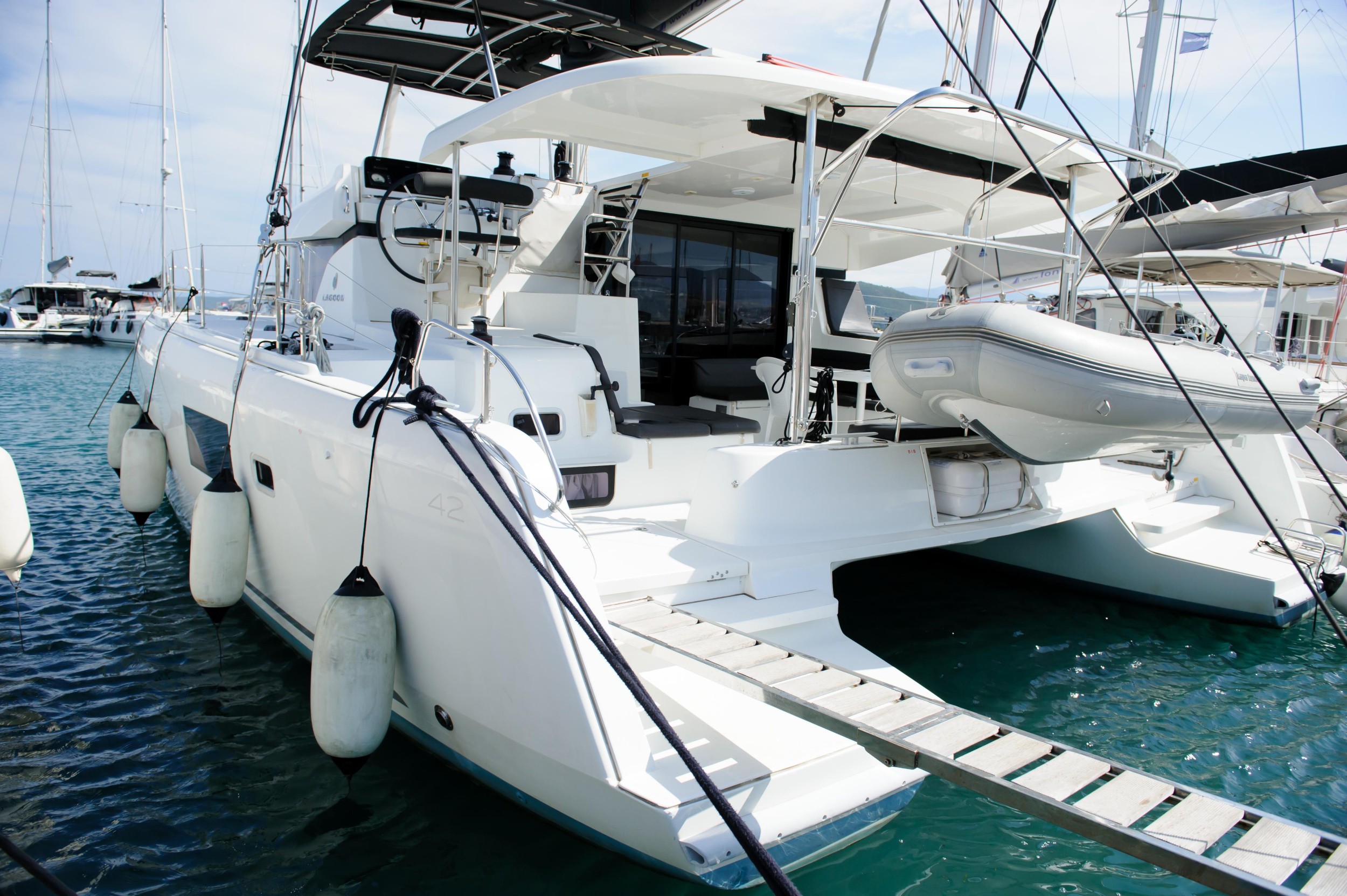 Lagoon 42 — photo 12