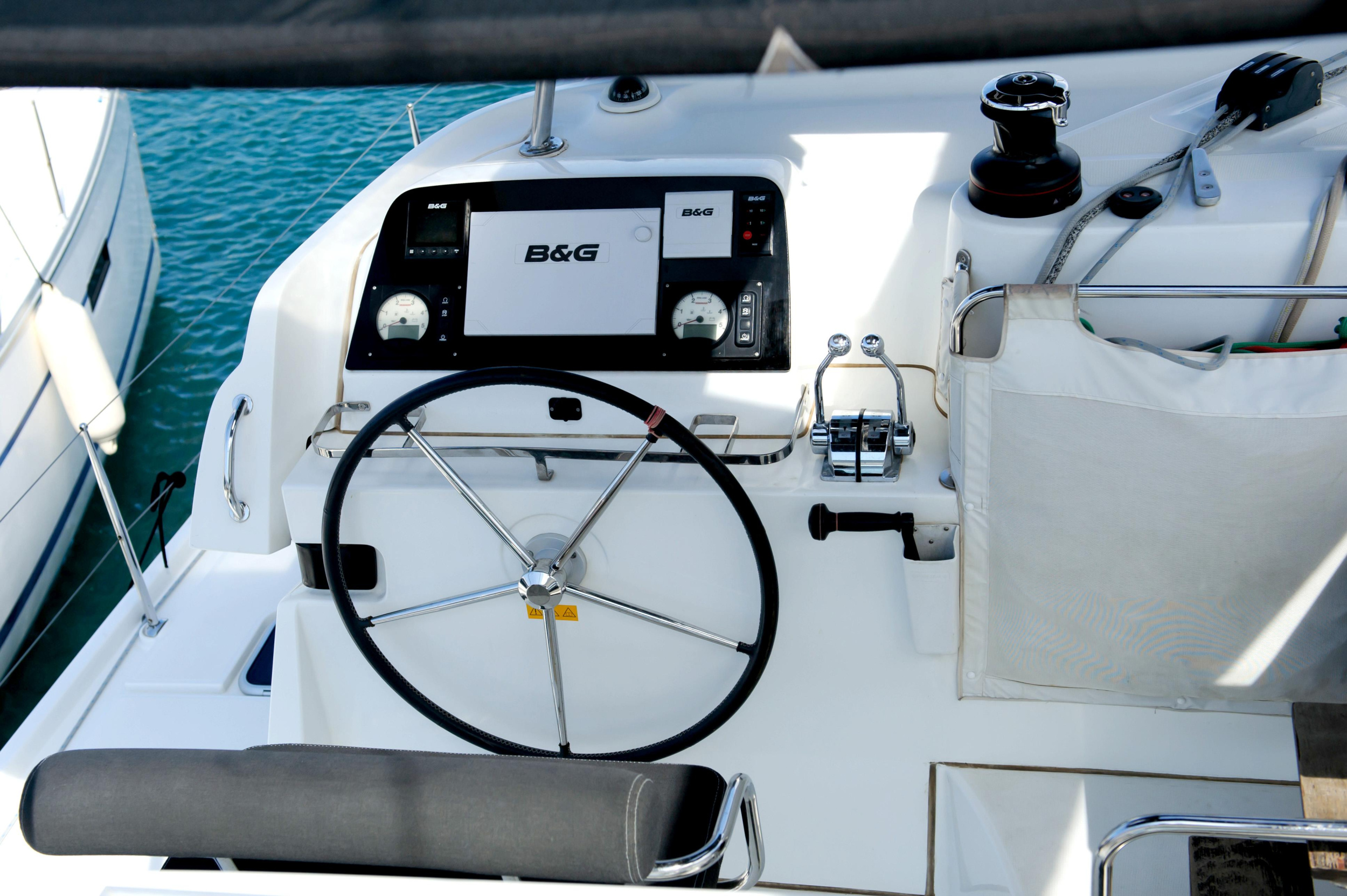 Lagoon 42 — photo 9