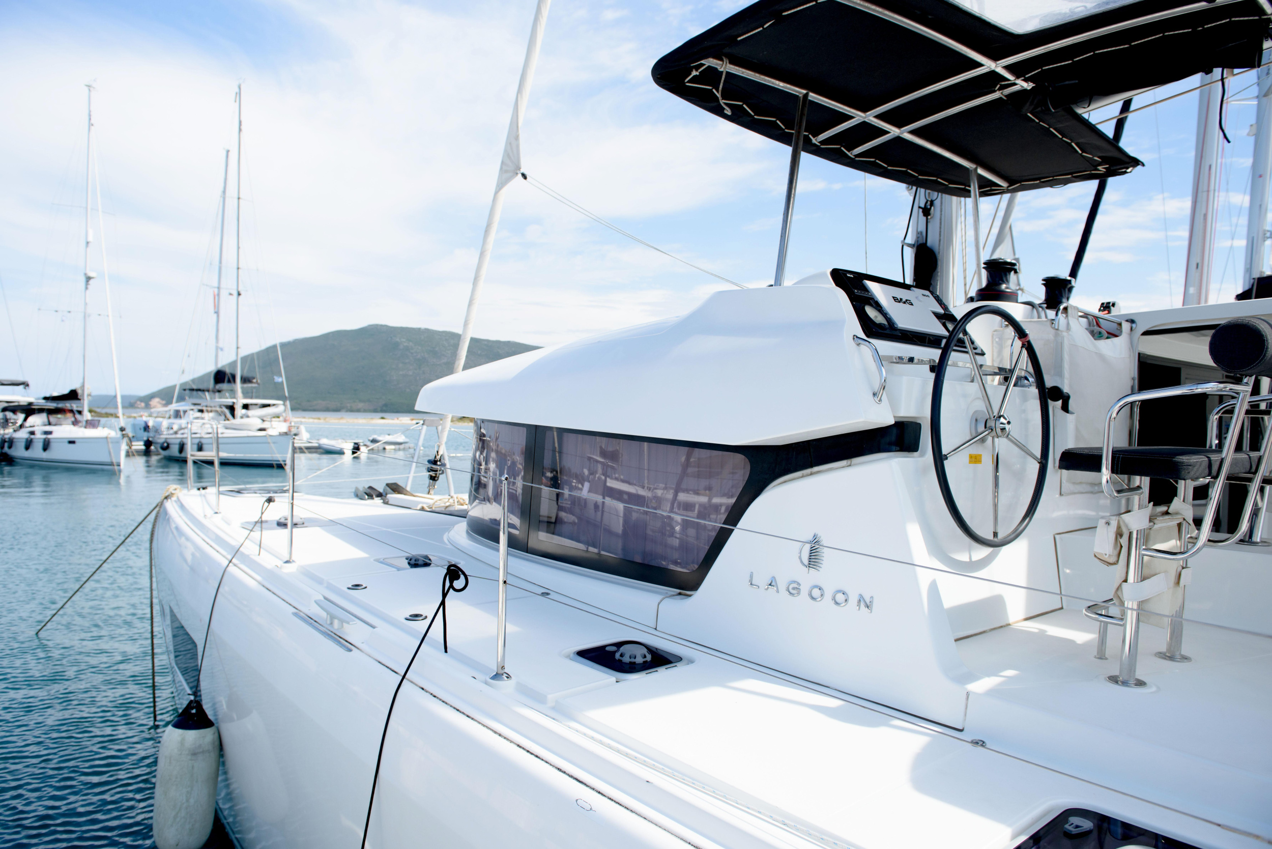 Lagoon 42 — photo 2