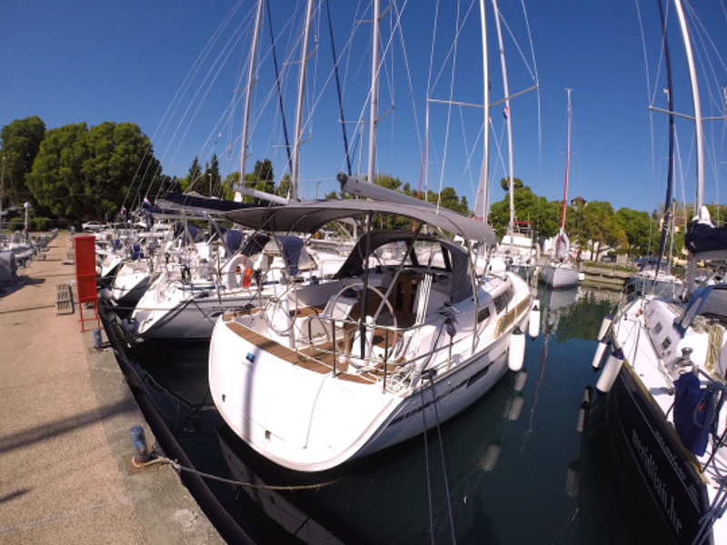 Bavaria Cruiser 37 — photo 16