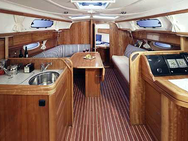 Bavaria 33 Cruiser — photo 11