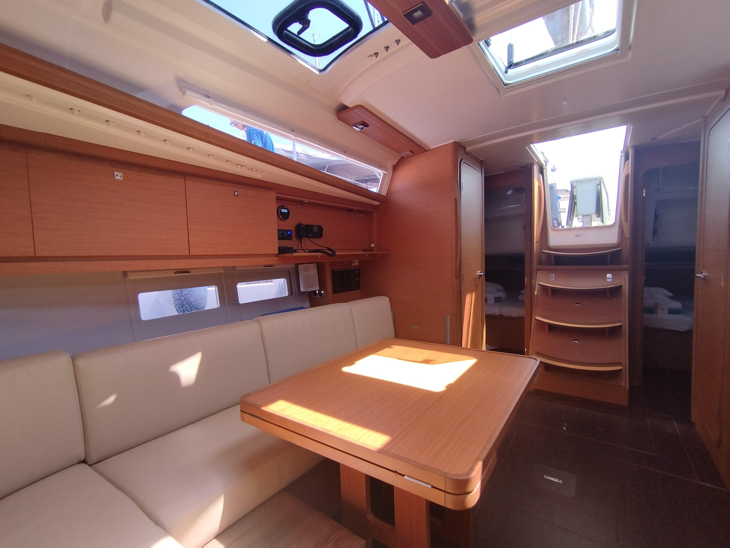 Dufour 390 (2023) — photo 17