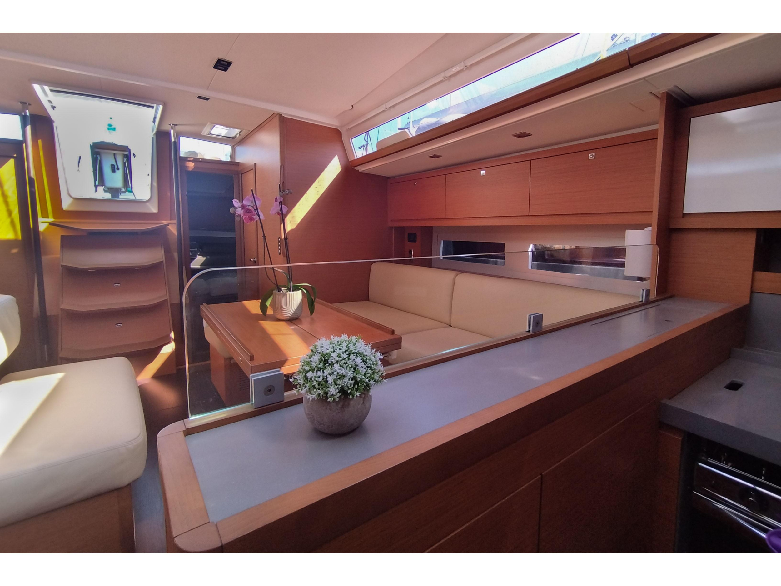 Dufour 530 Owner's version — photo 10