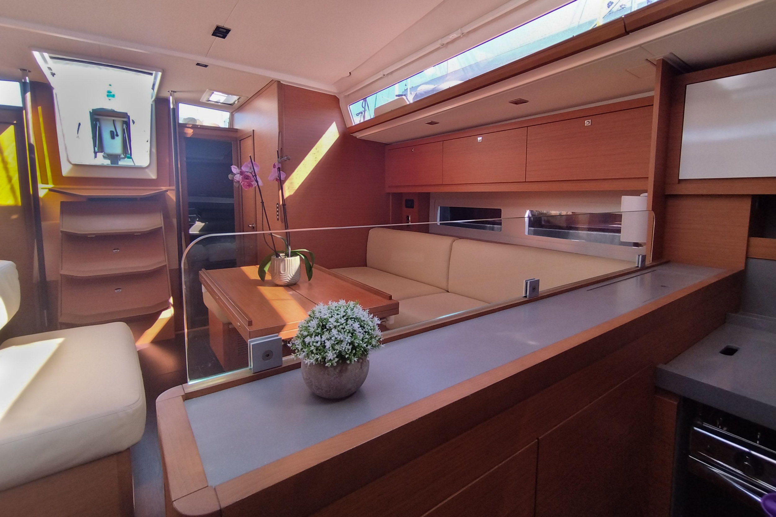 Dufour 530 Owner's version — photo 13