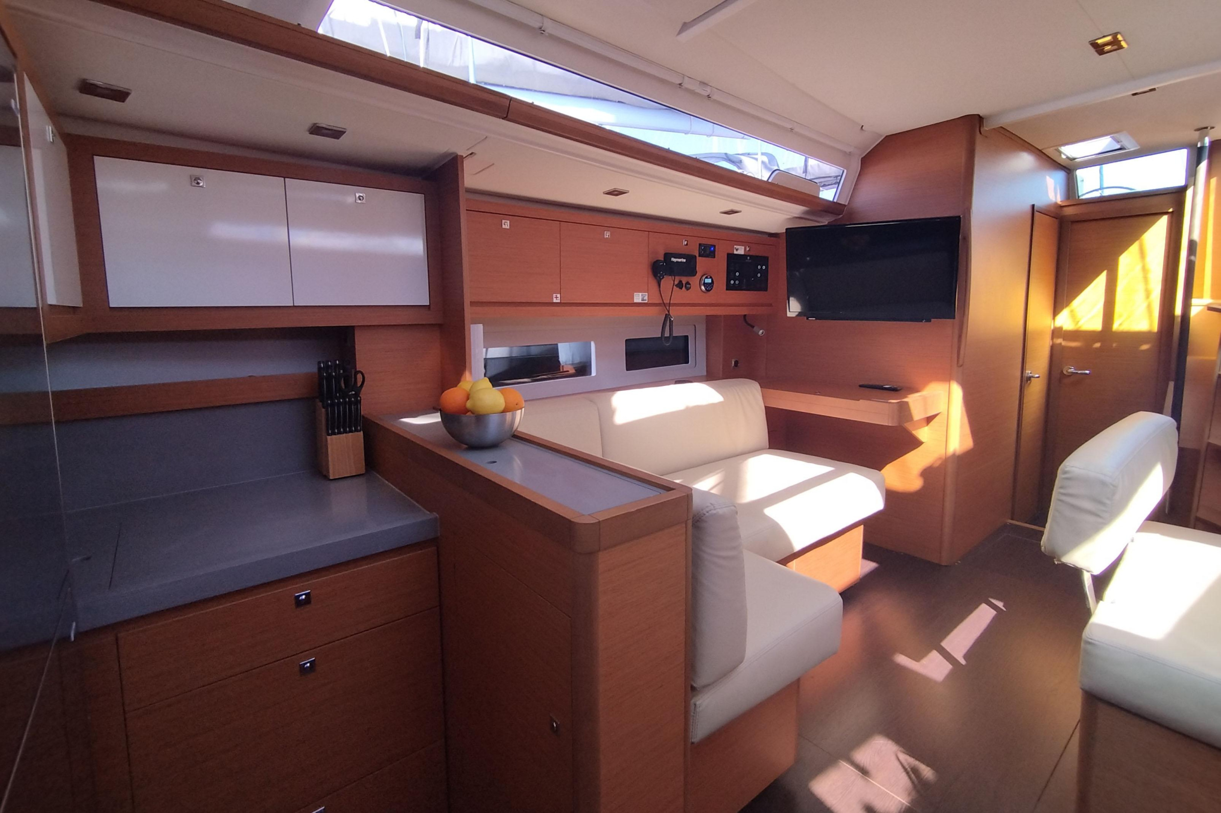 Dufour 530 Owner's version — photo 5