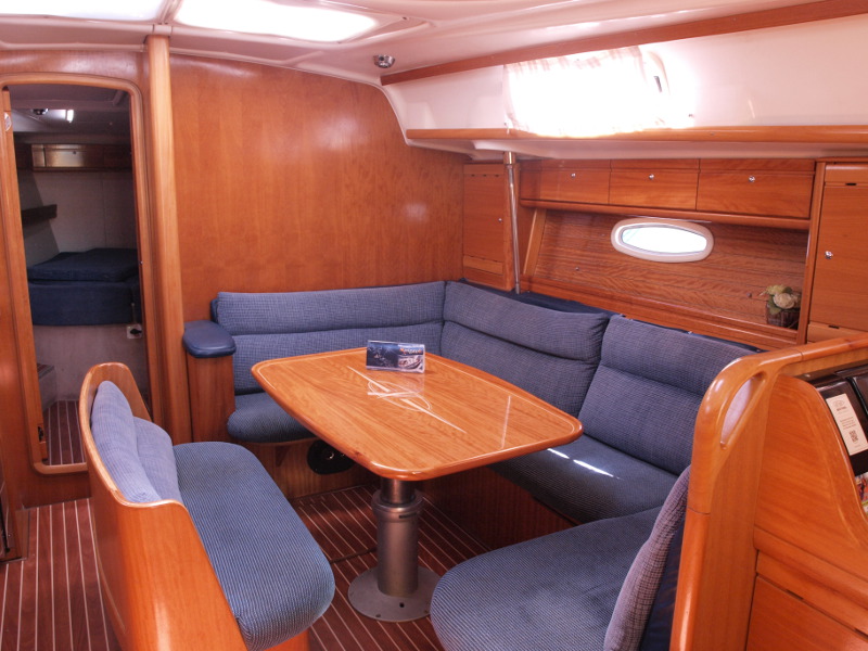 Bavaria 42 — photo 12