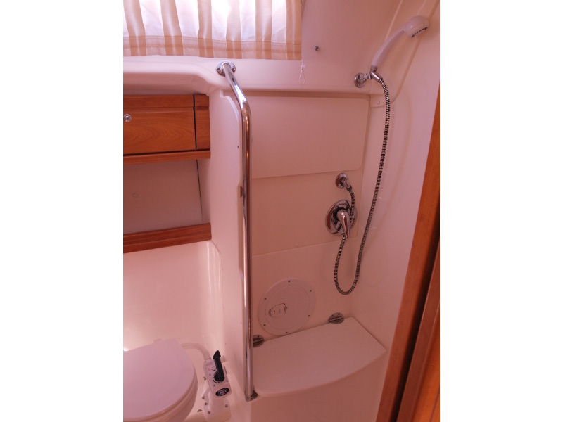 Bavaria 42 — photo 6
