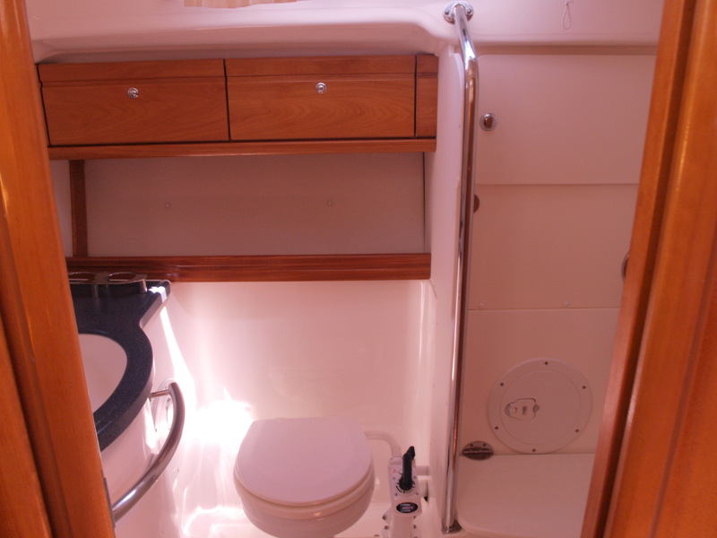 Bavaria 42 — photo 10