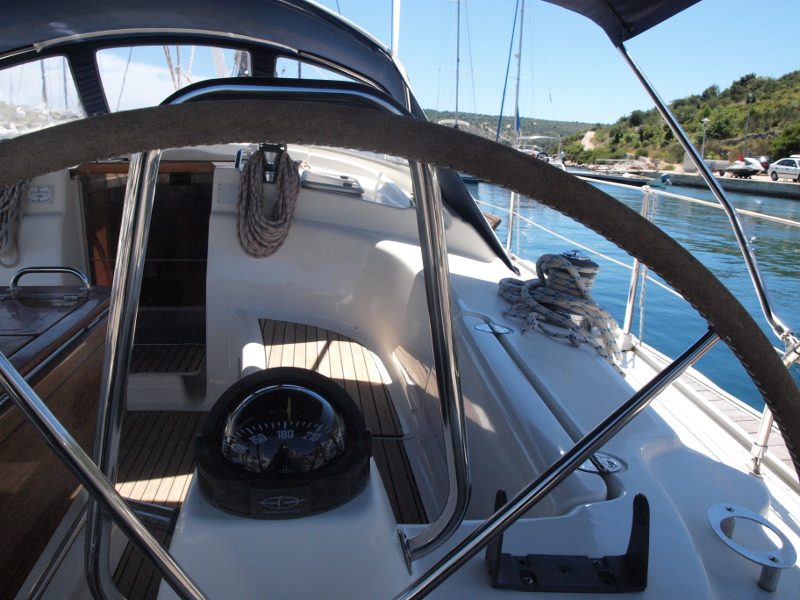 Bavaria 42 — photo 9