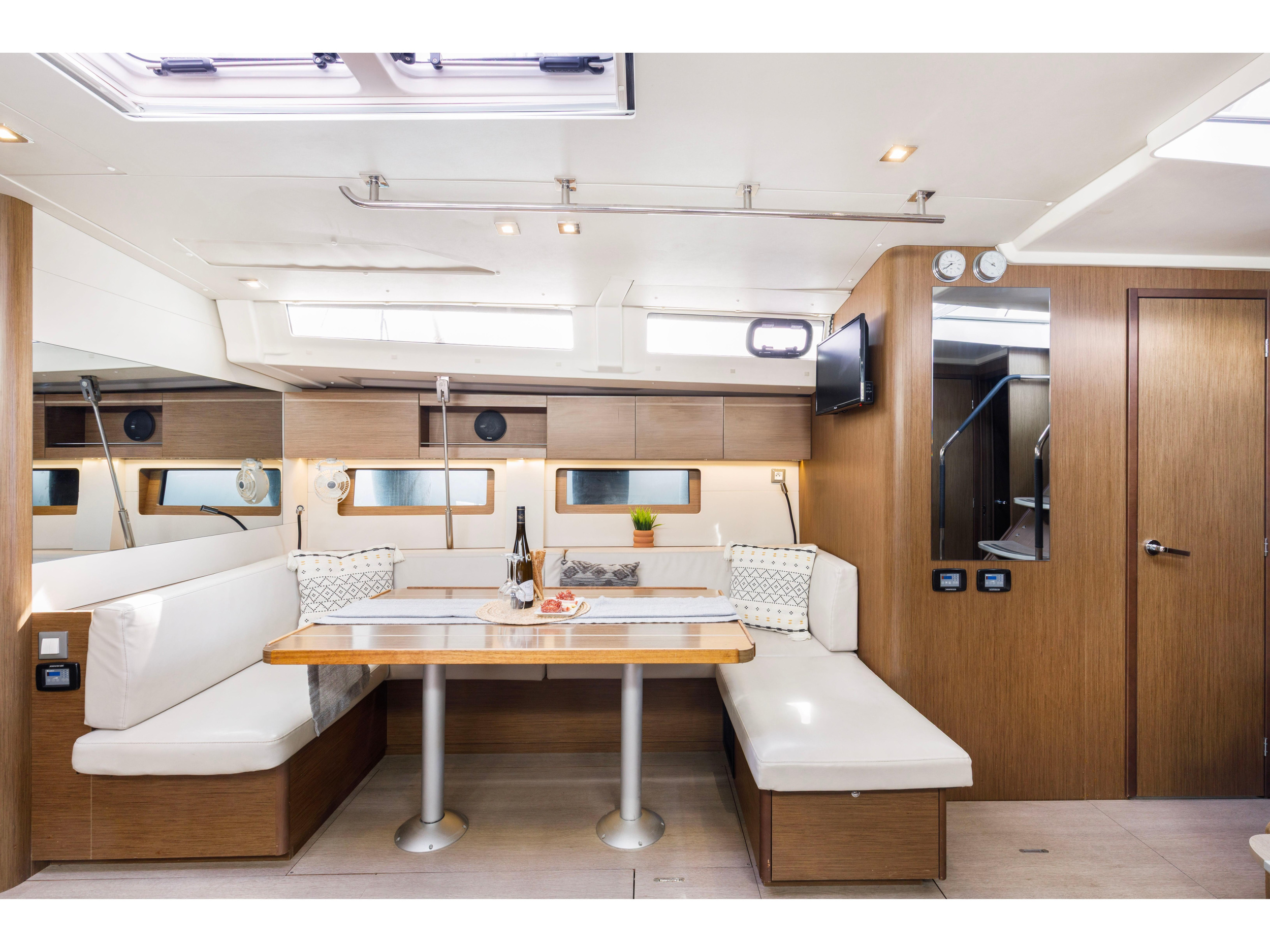 Oceanis 51.1 — photo 8