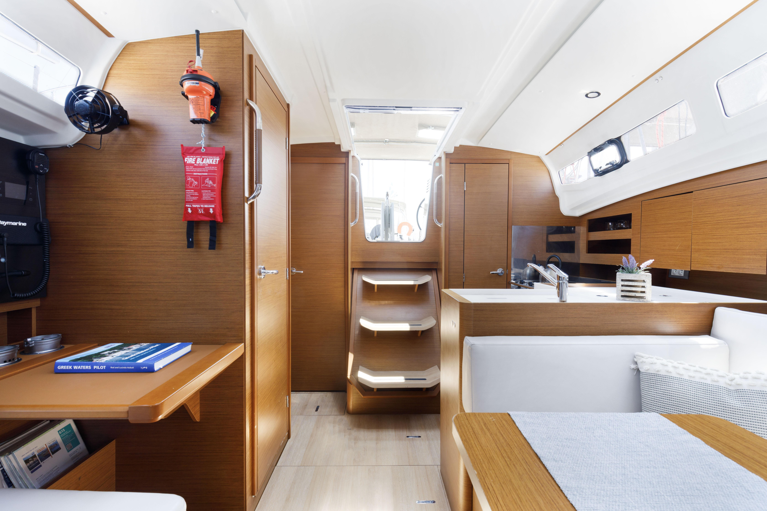 Sun Odyssey 380 — photo 12