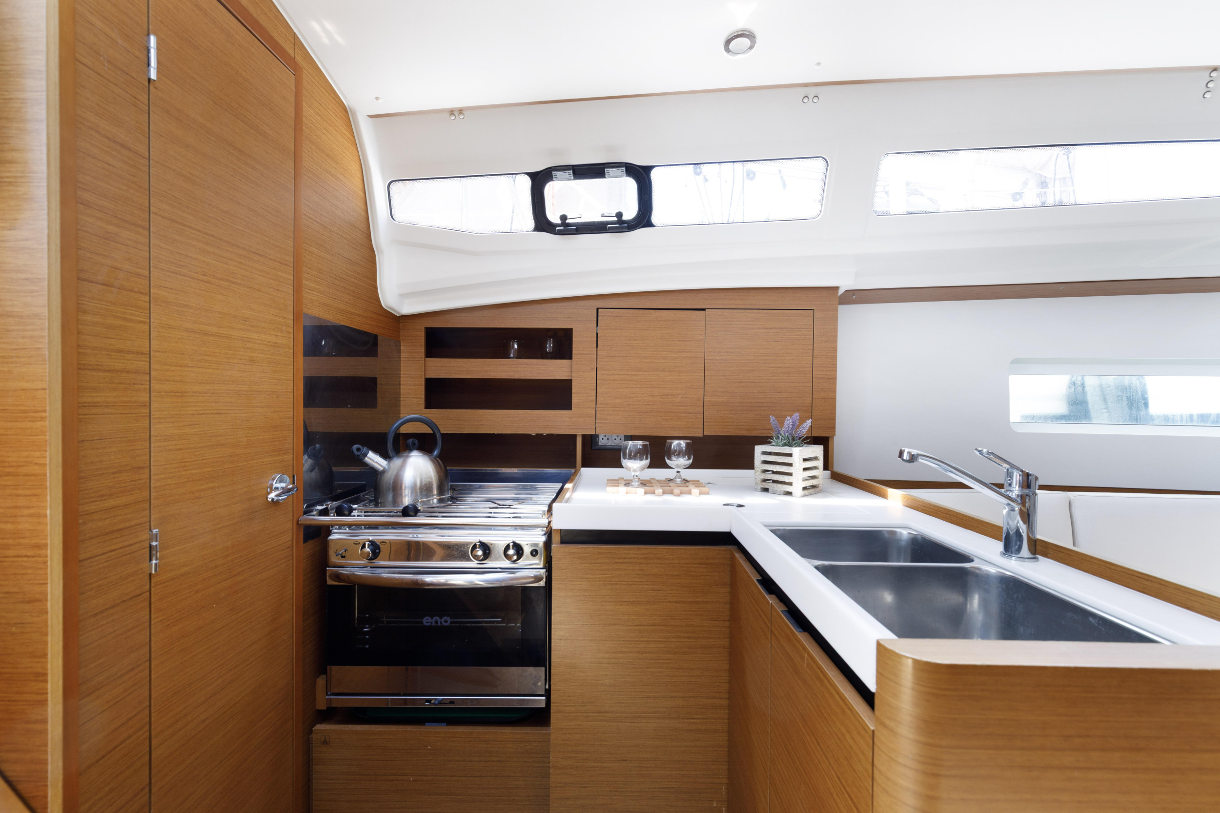 Sun Odyssey 380 — photo 11