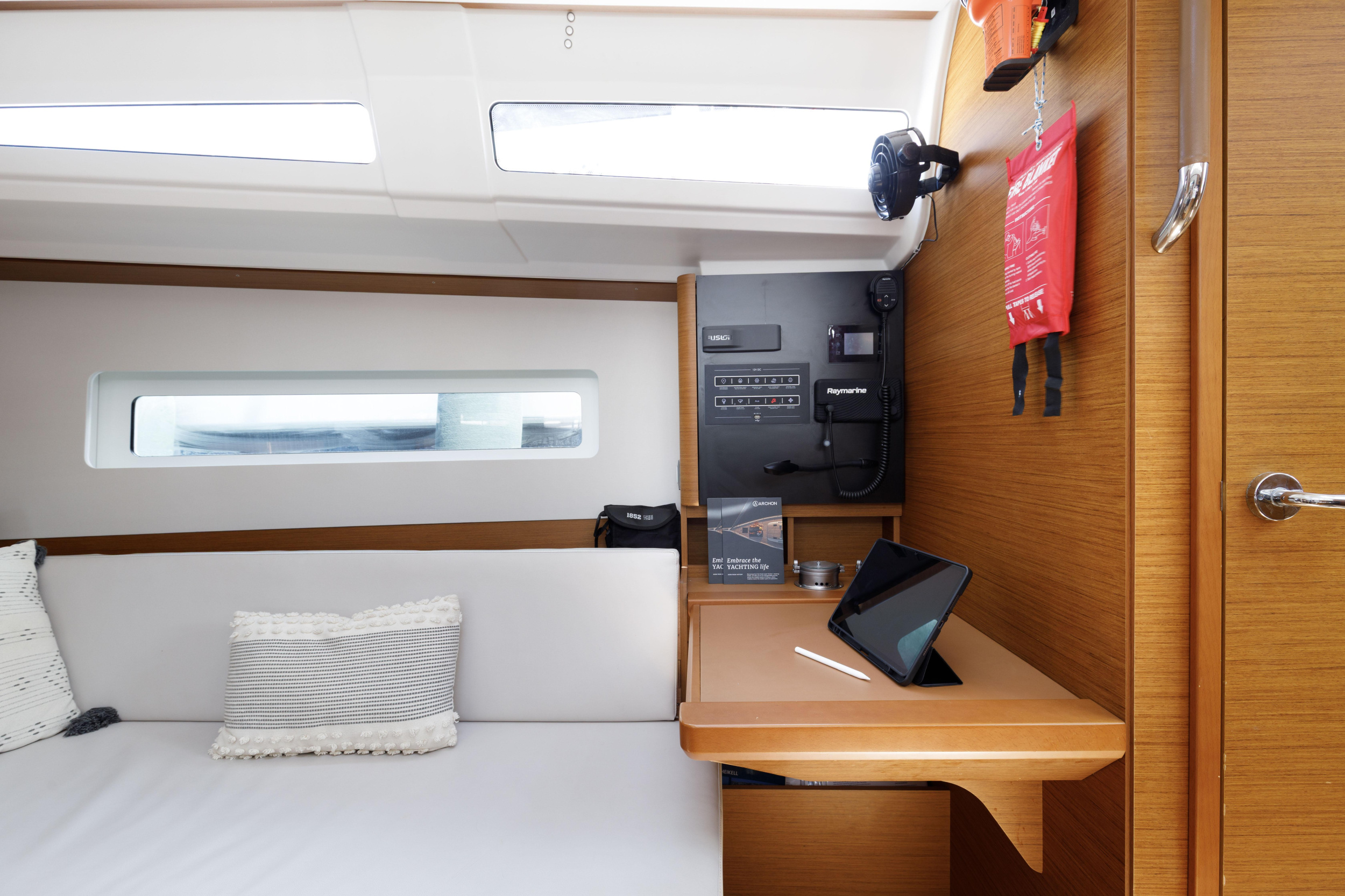 Sun Odyssey 380 — photo 8