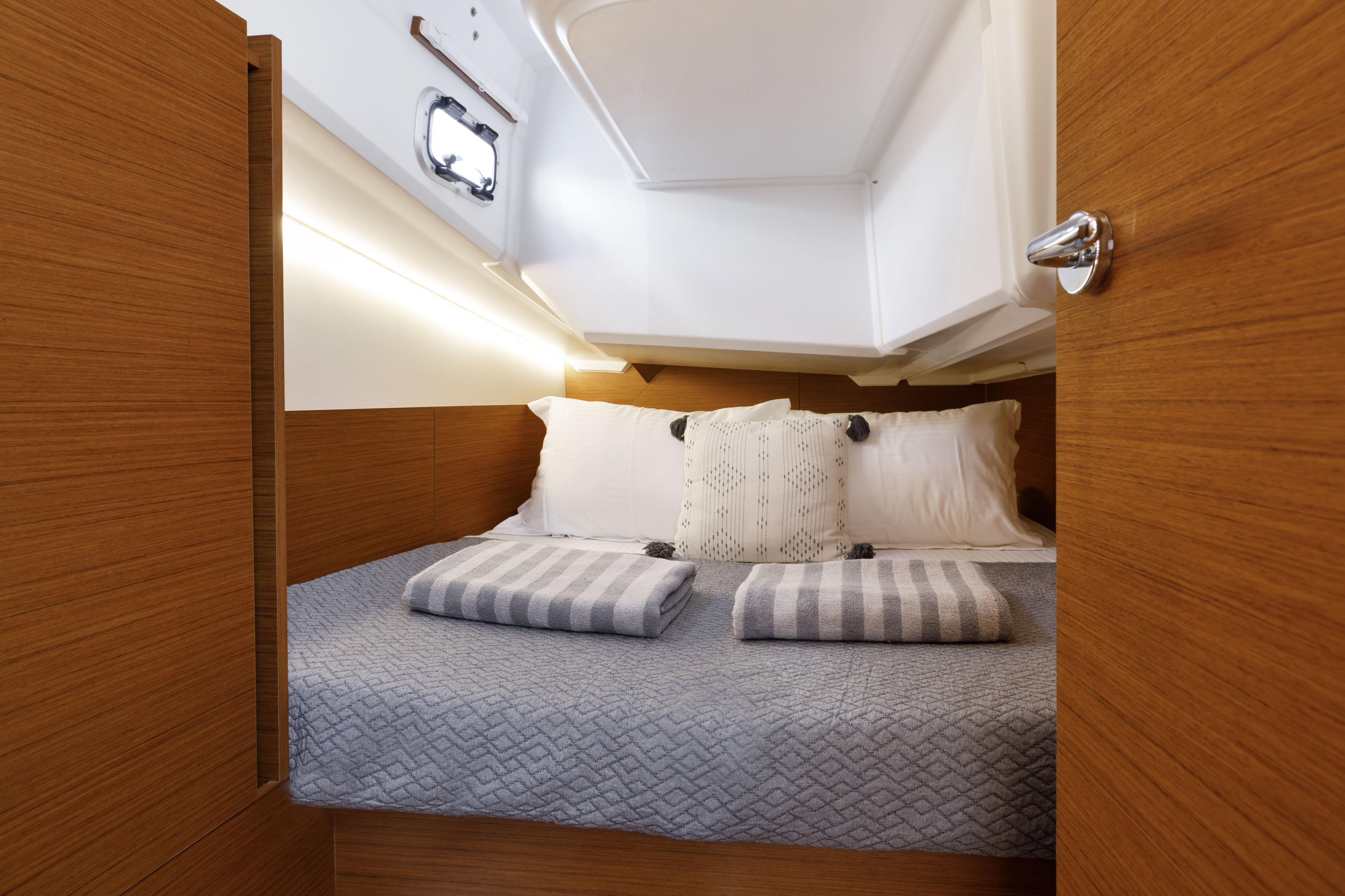 Sun Odyssey 380 — photo 6