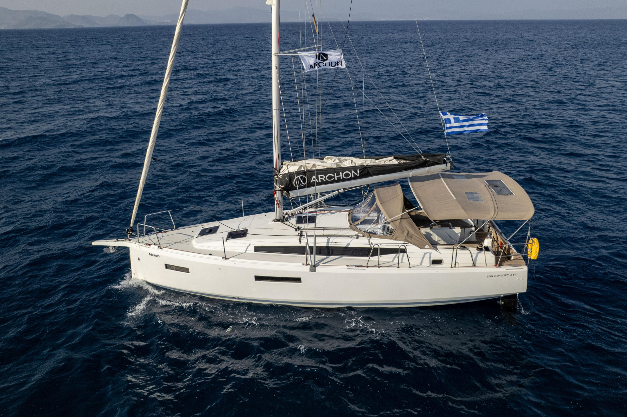 Sun Odyssey 380 — photo 13