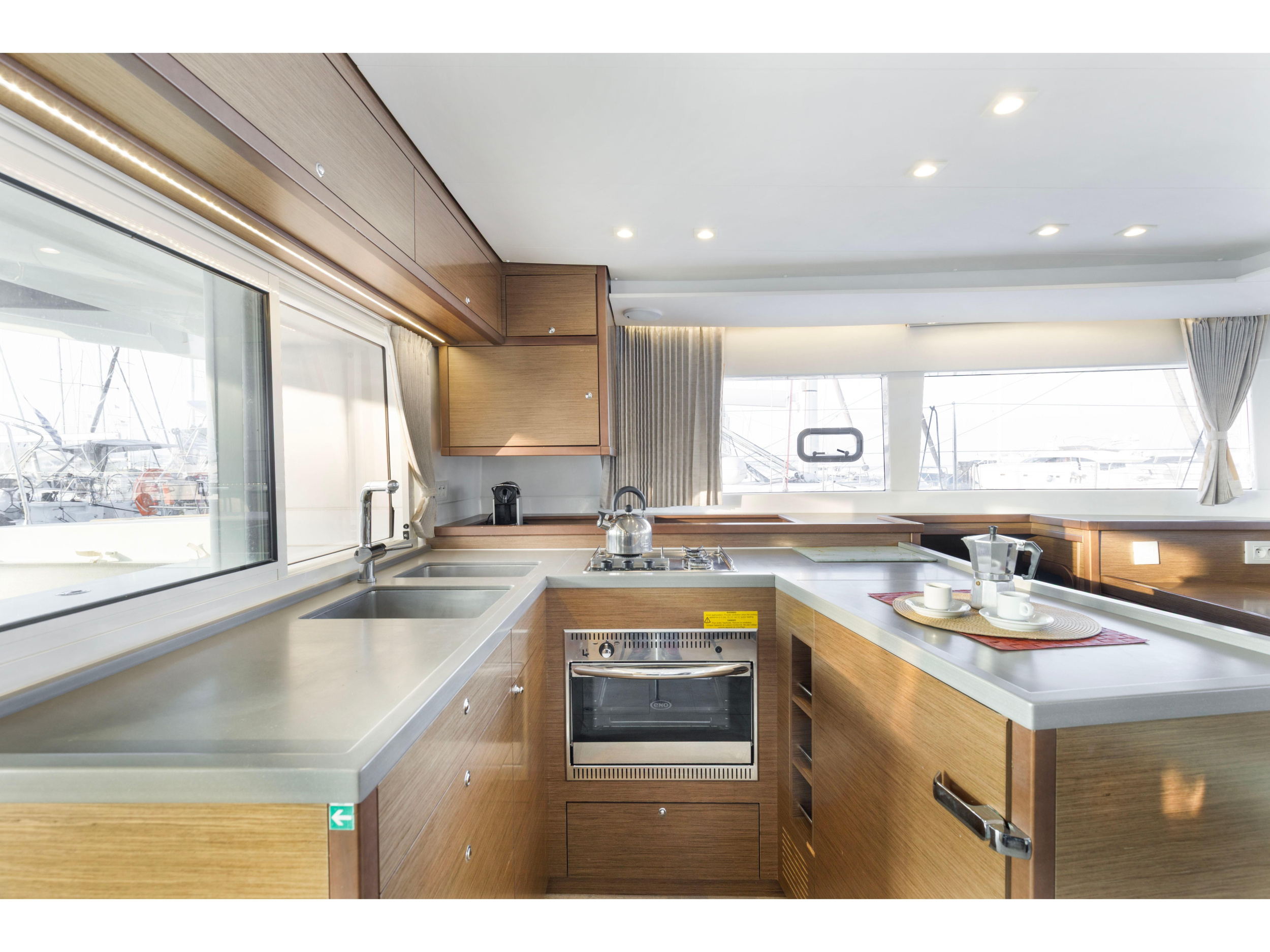 Lagoon 450 Flybridge — photo 7