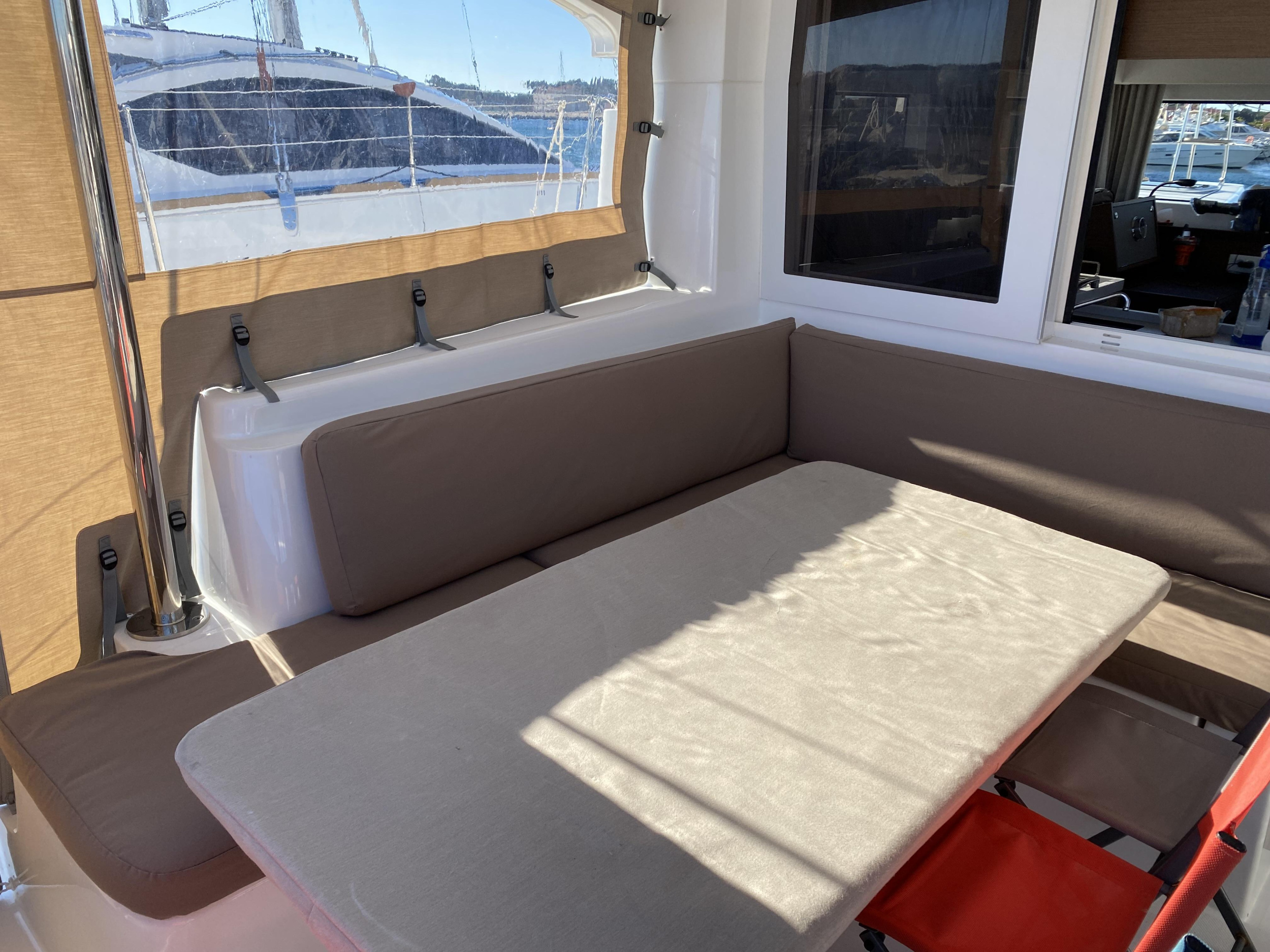 Lagoon 40 — photo 2