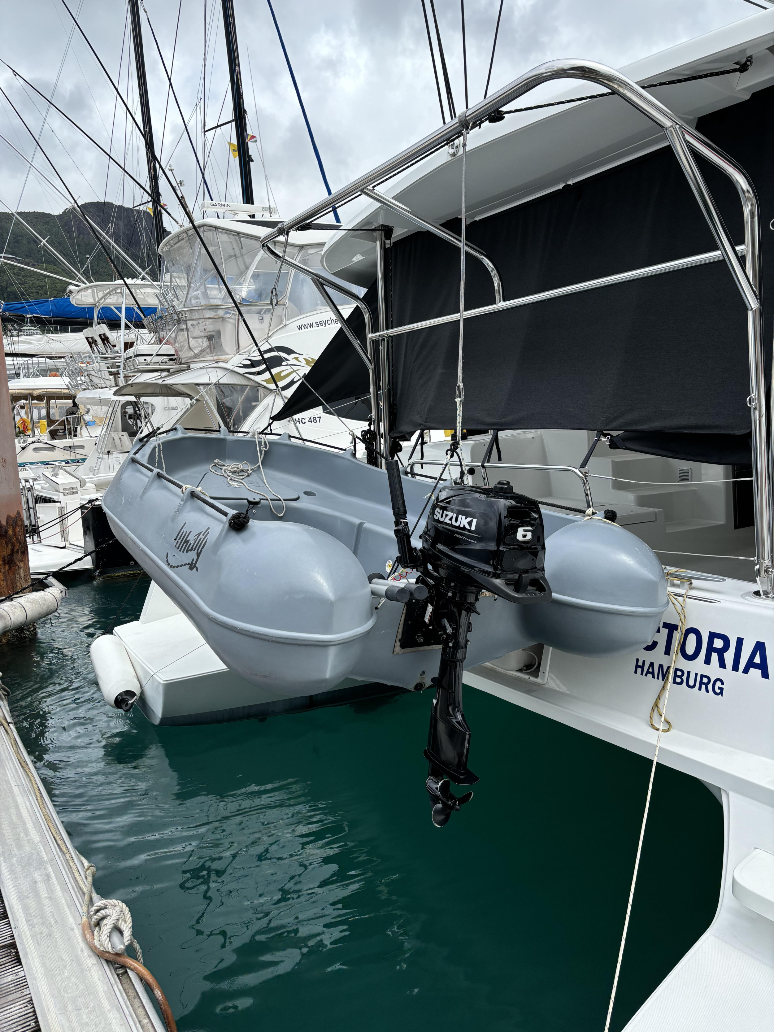 Lagoon 42 — photo 3