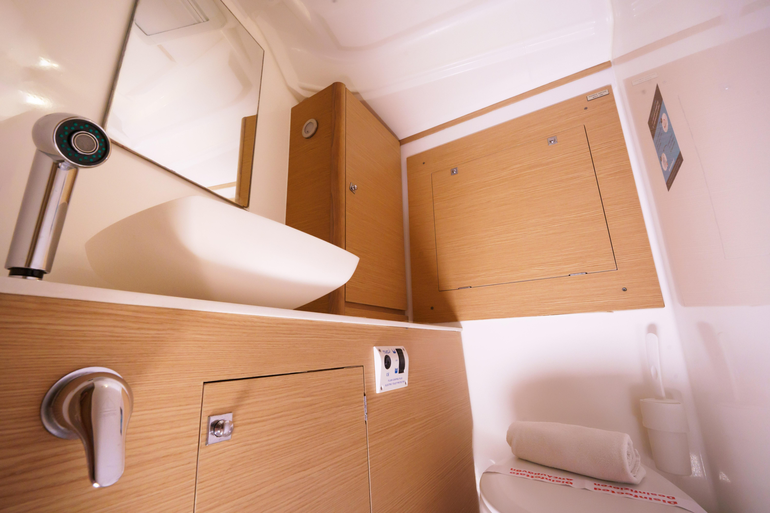 Dufour 390 — photo 17