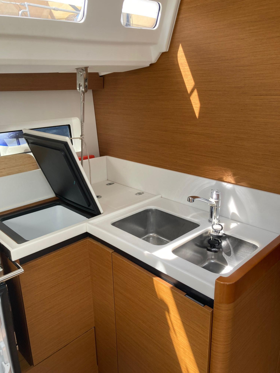 Sun Odyssey 440 — photo 8