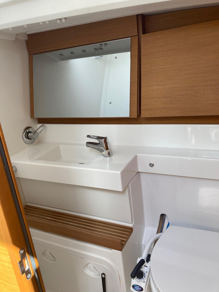 Sun Odyssey 440 — photo 6