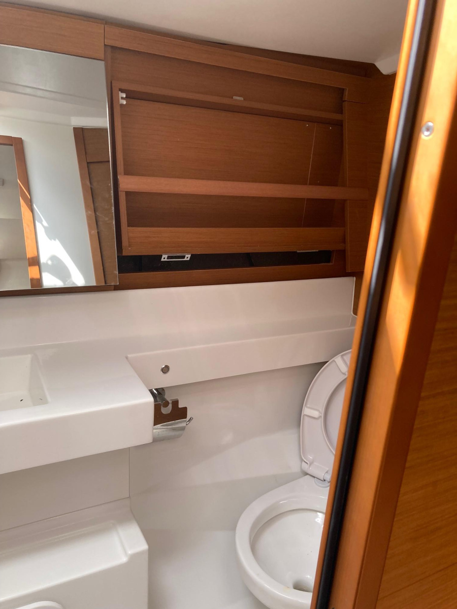 Sun Odyssey 440 — photo 10