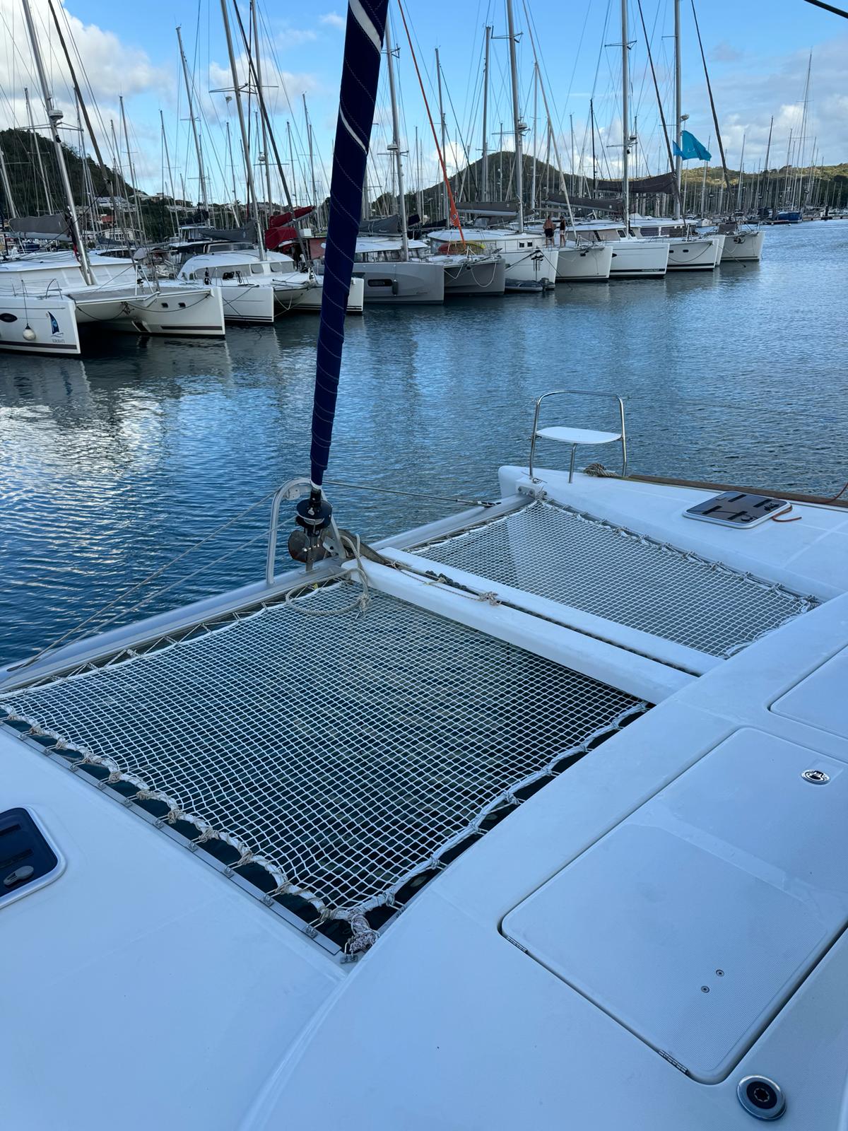Lagoon 380 — photo 13
