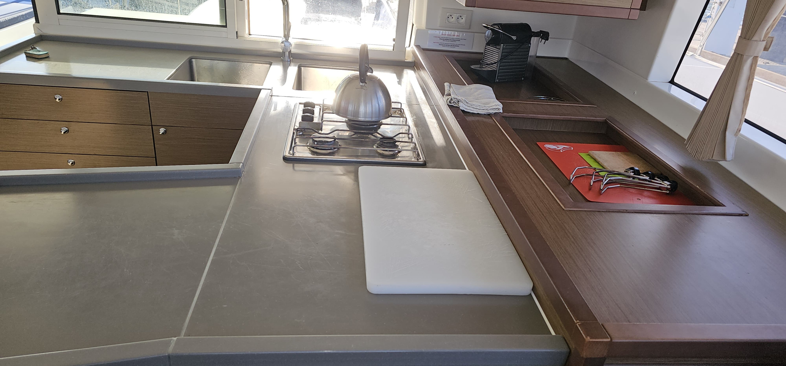 Lagoon 450 — photo 9