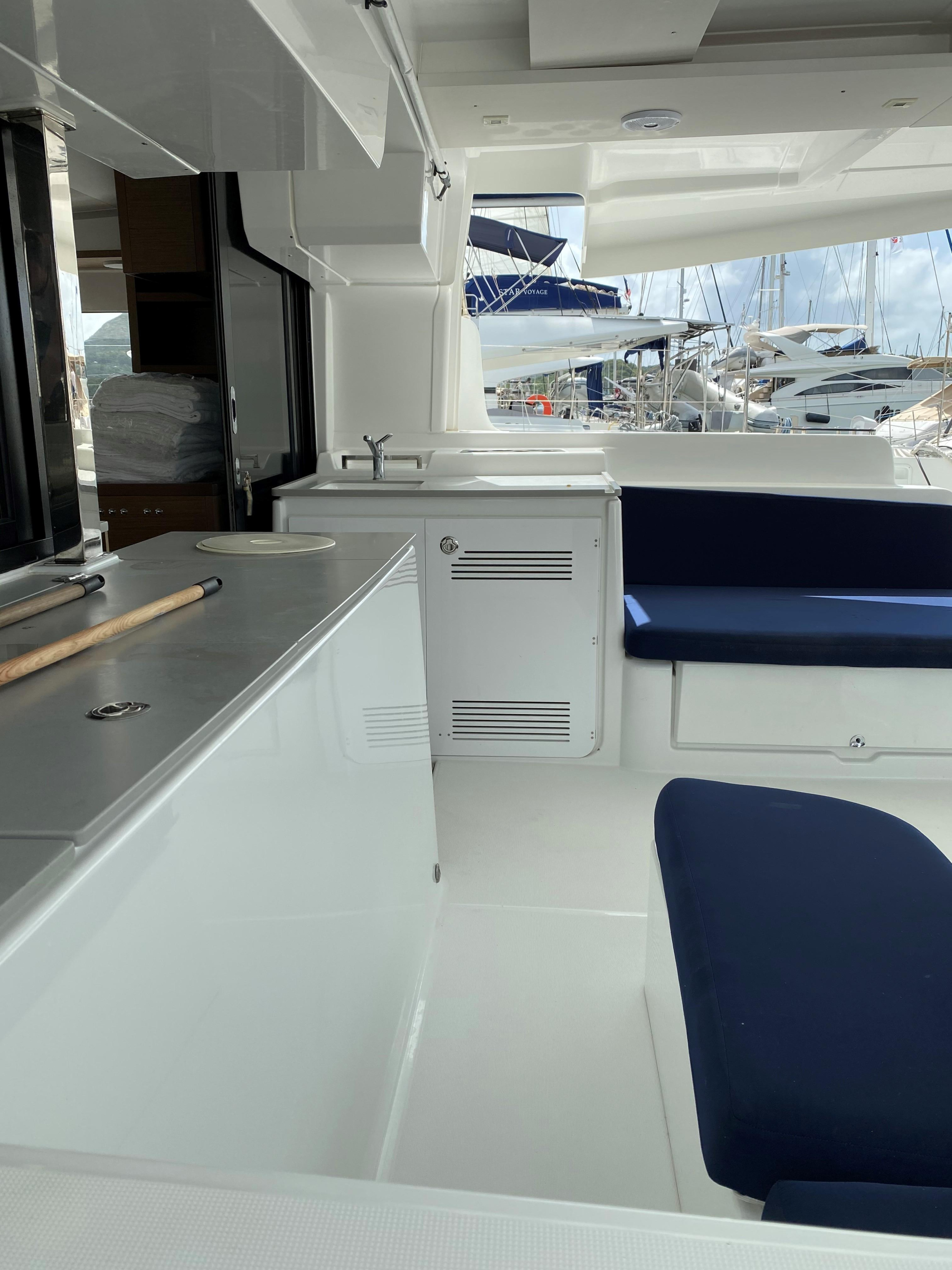 Lagoon 46 — photo 4