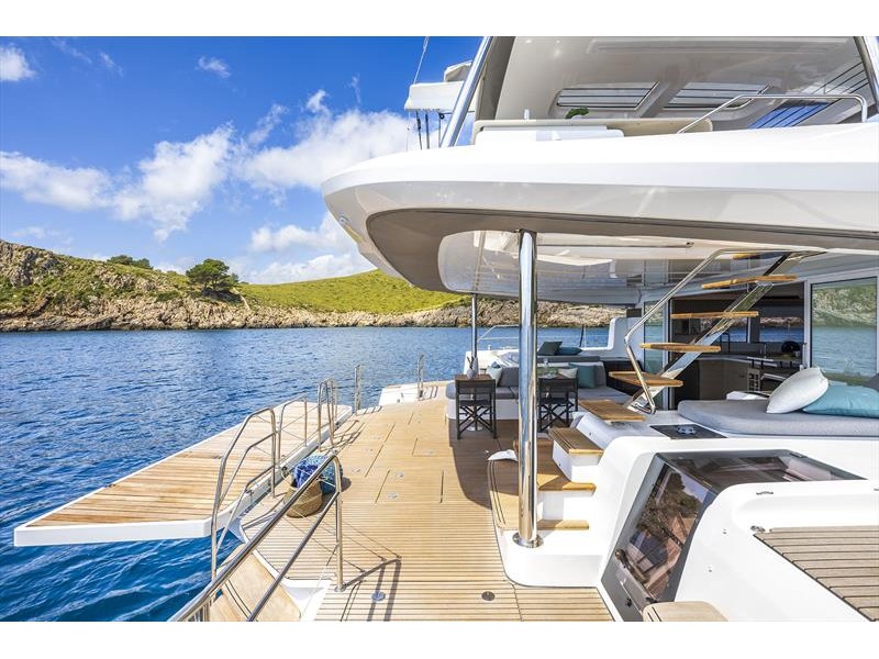 Lagoon 60 — photo 1