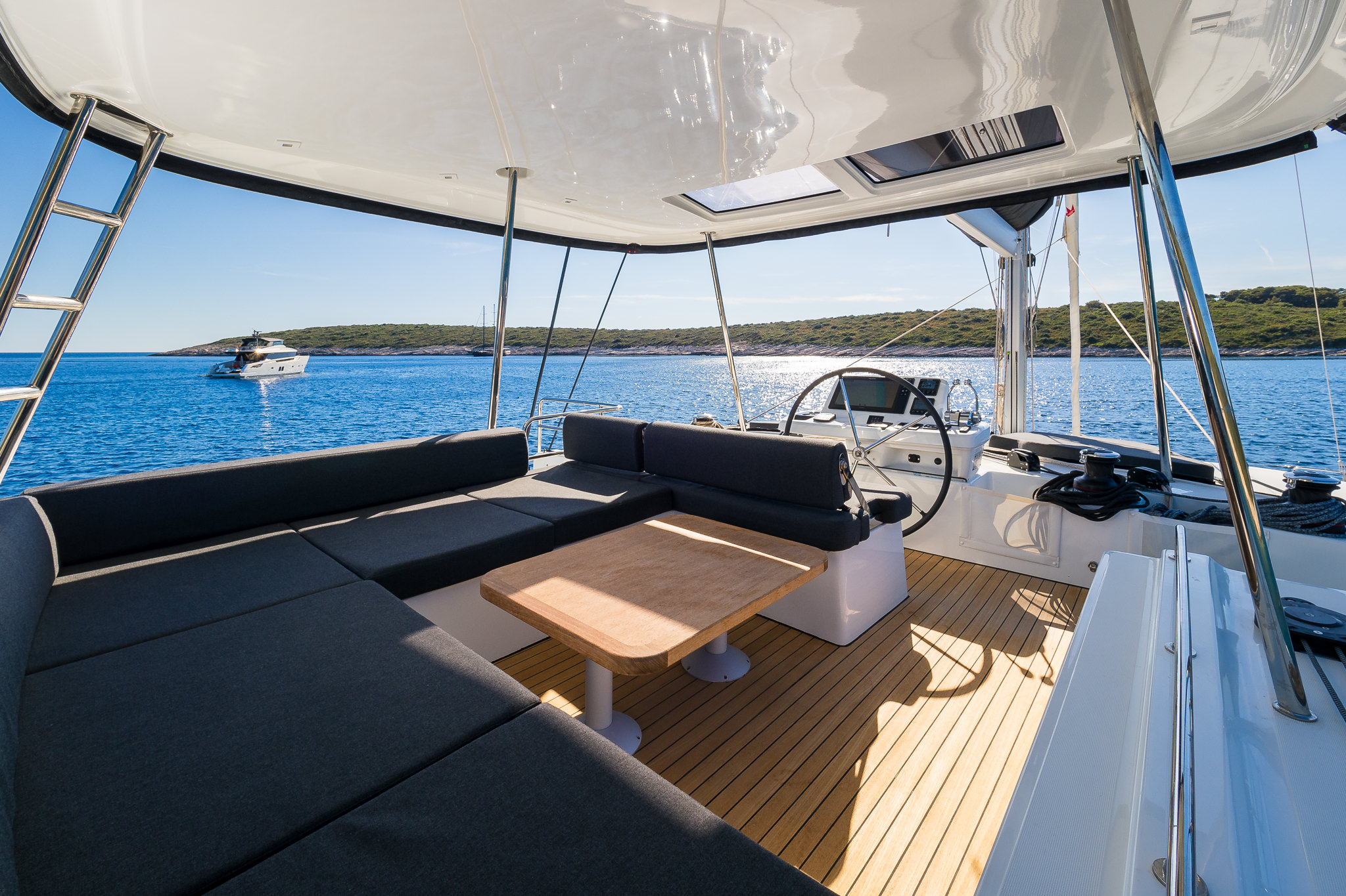 Lagoon 51 — photo 17