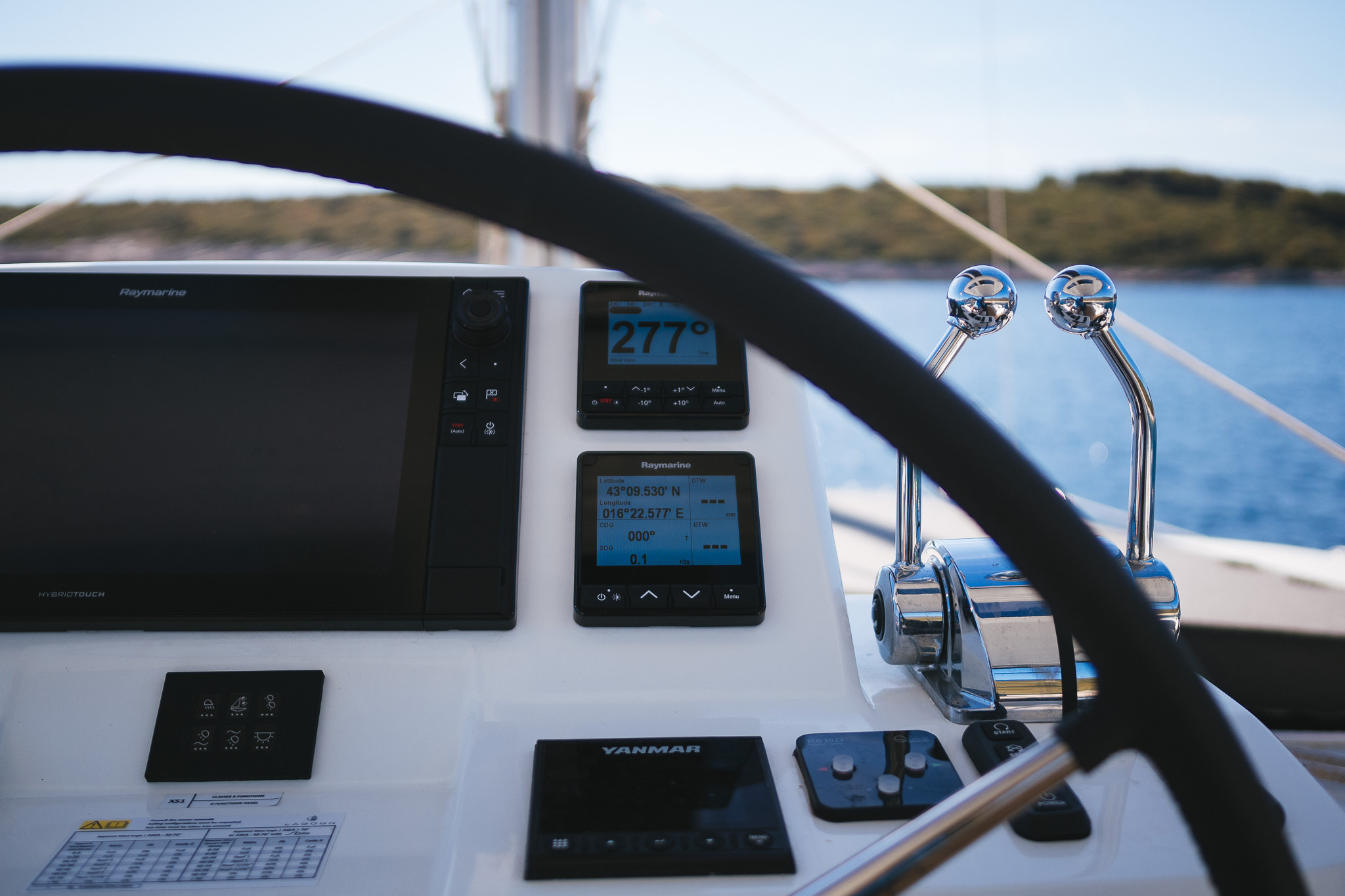Lagoon 51 — photo 16