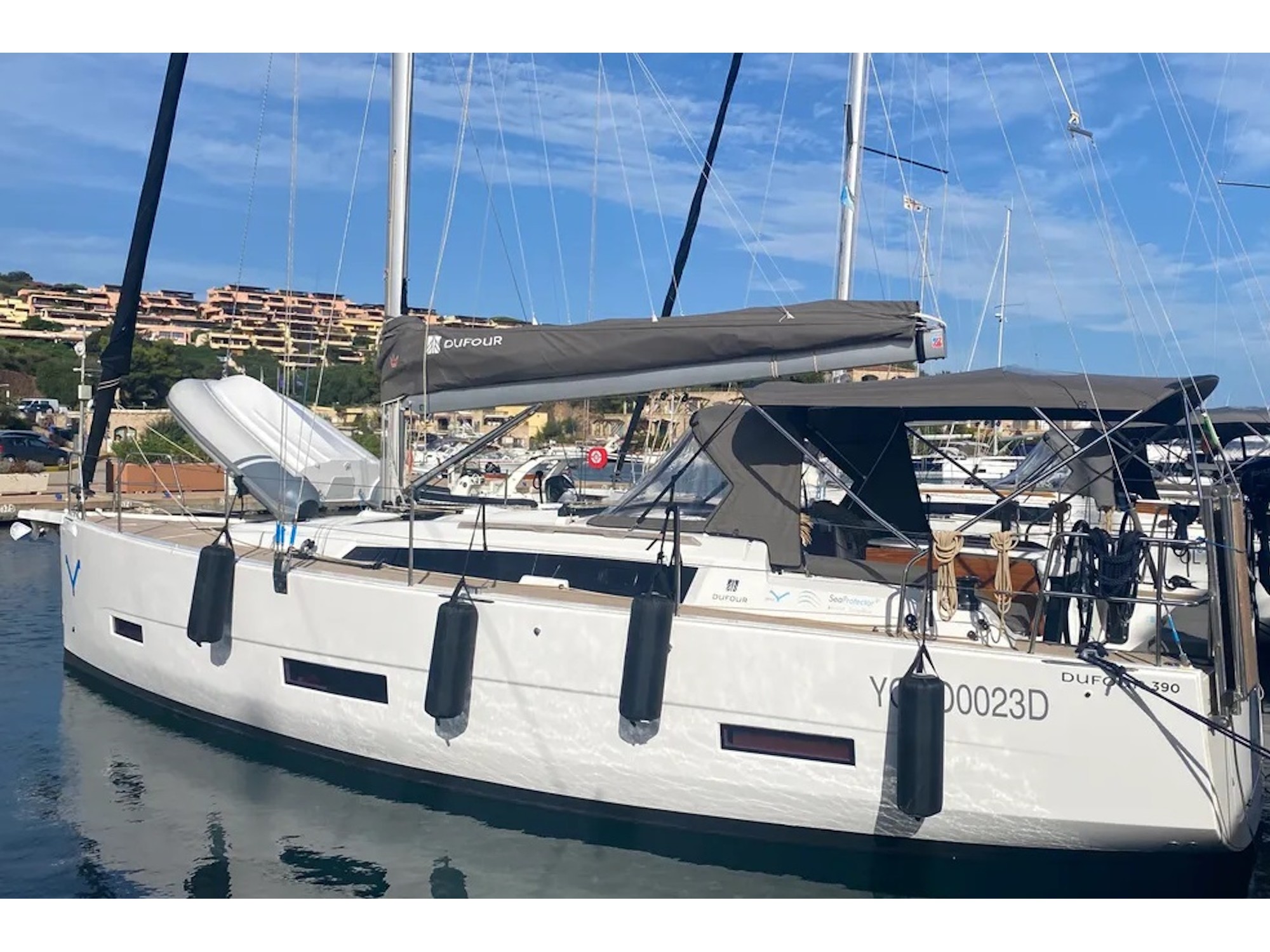 Dufour 390 (2023) — photo 1