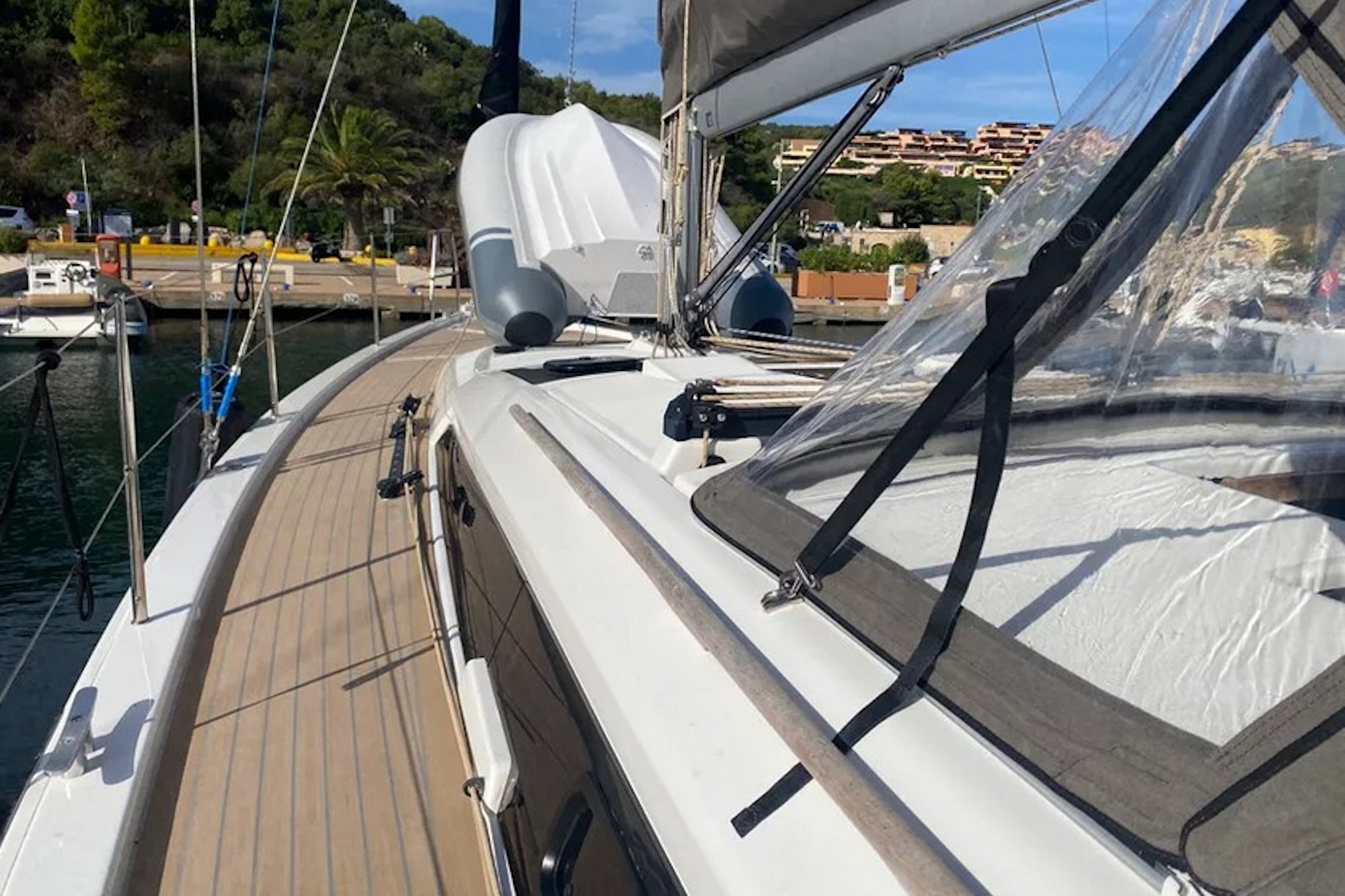 Dufour 390 (2023) — photo 14