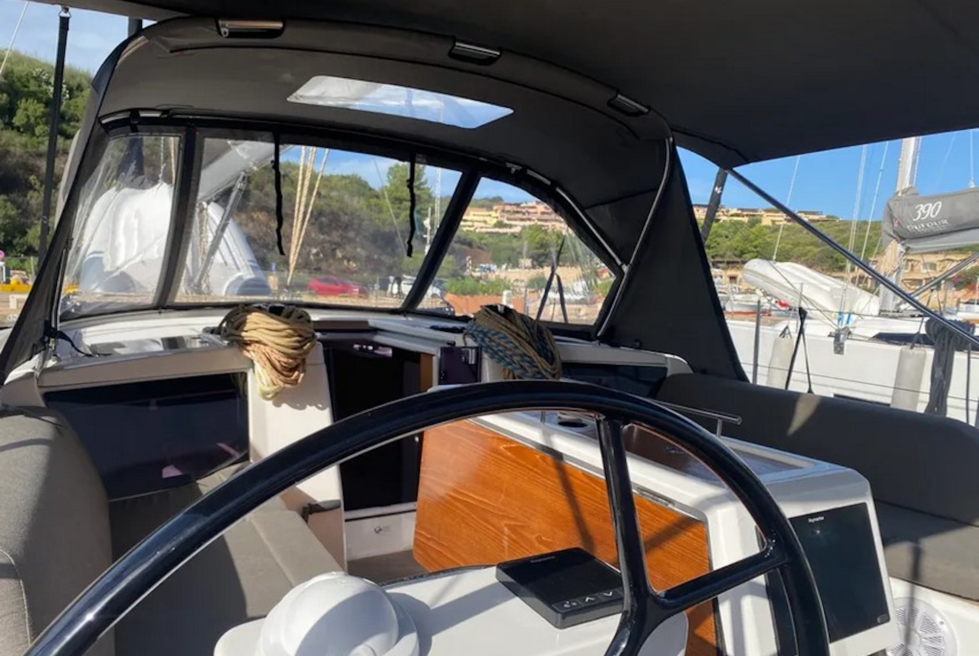 Dufour 390 (2023) — photo 22