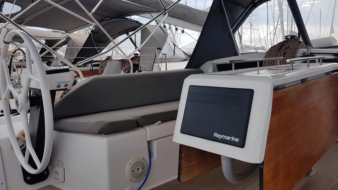 Dufour 430 Grand Large — photo 22