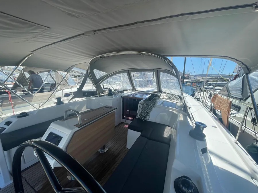 BAVARIA C42 — photo 372