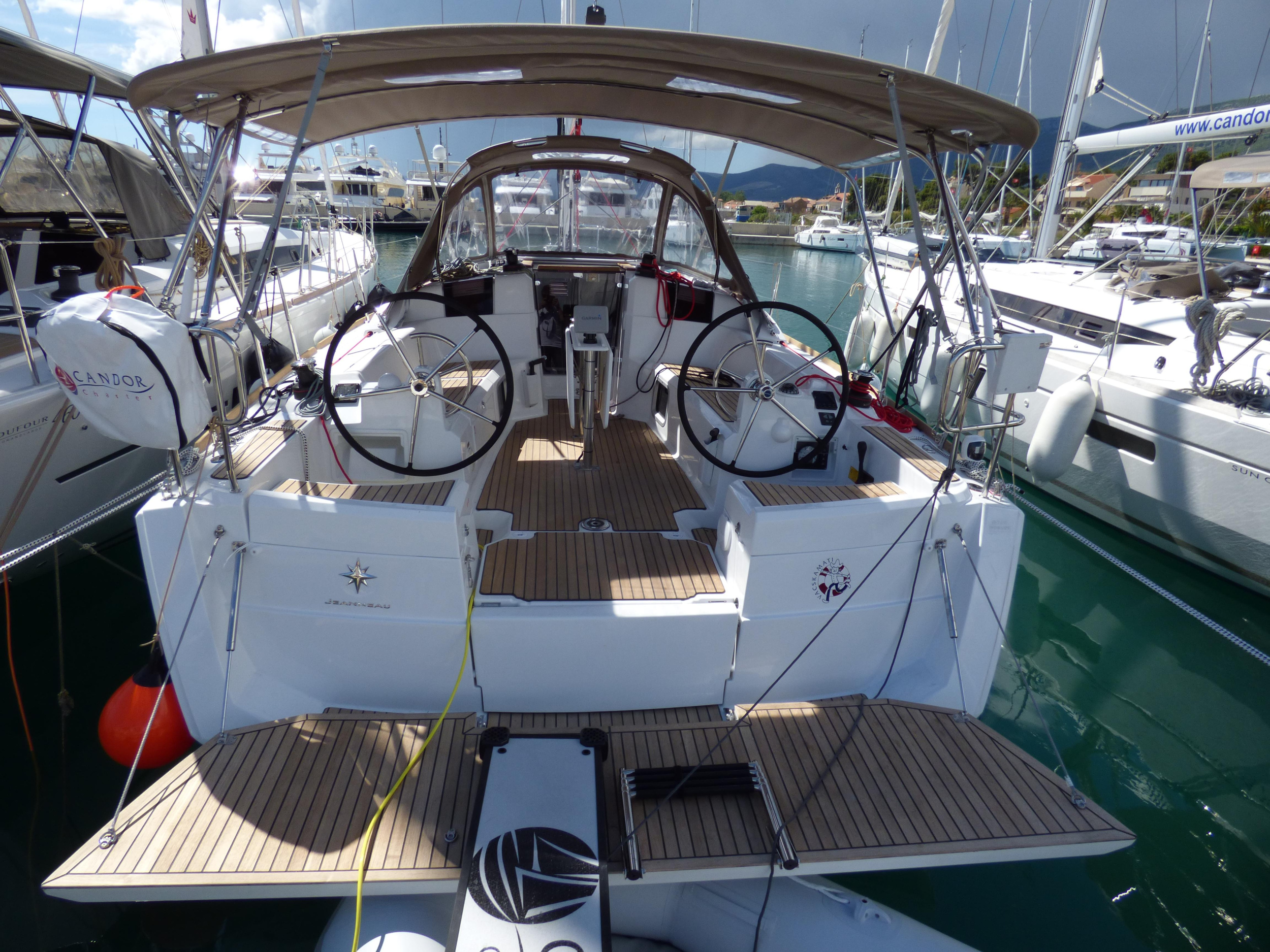Sun Odyssey 389 — photo 17