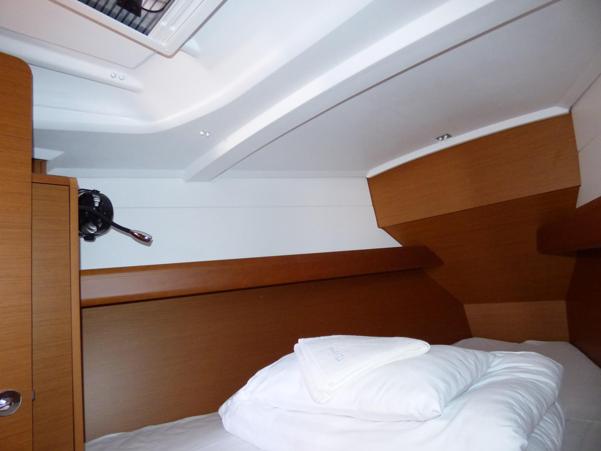 Sun Odyssey 389 — photo 2