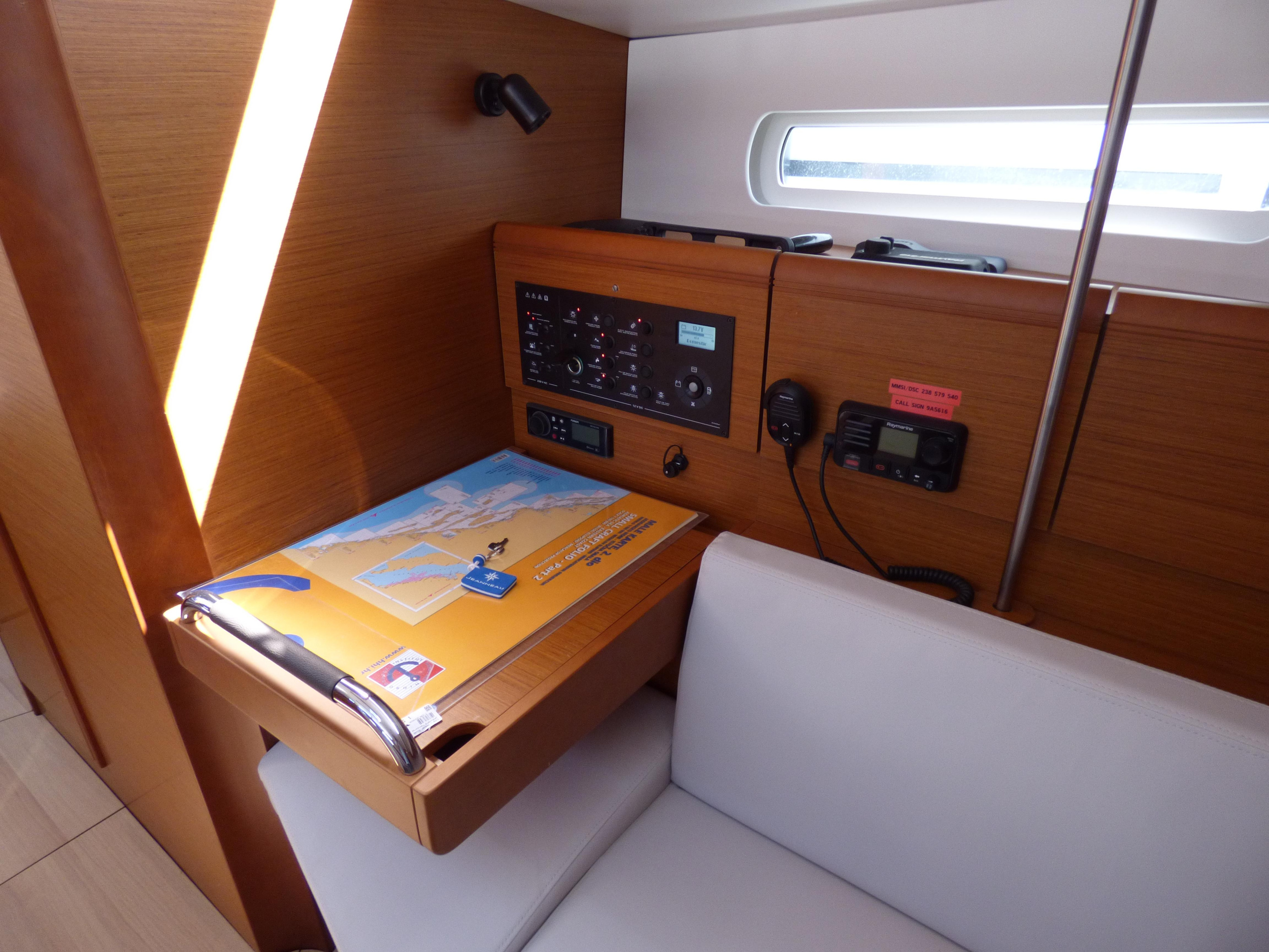 Sun Odyssey 389 — photo 14