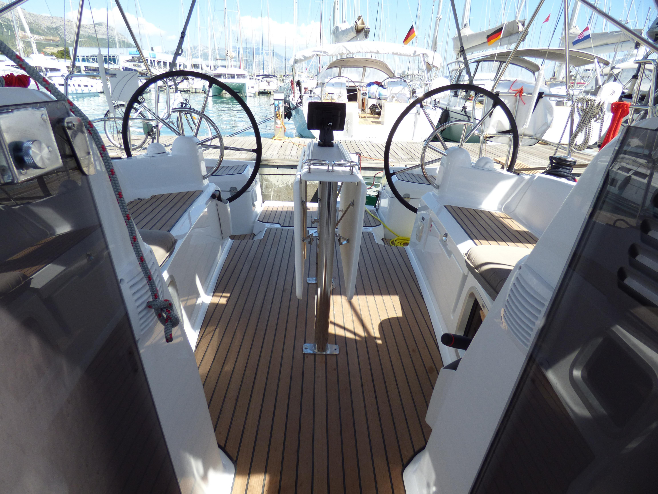 Sun Odyssey 389 — photo 13