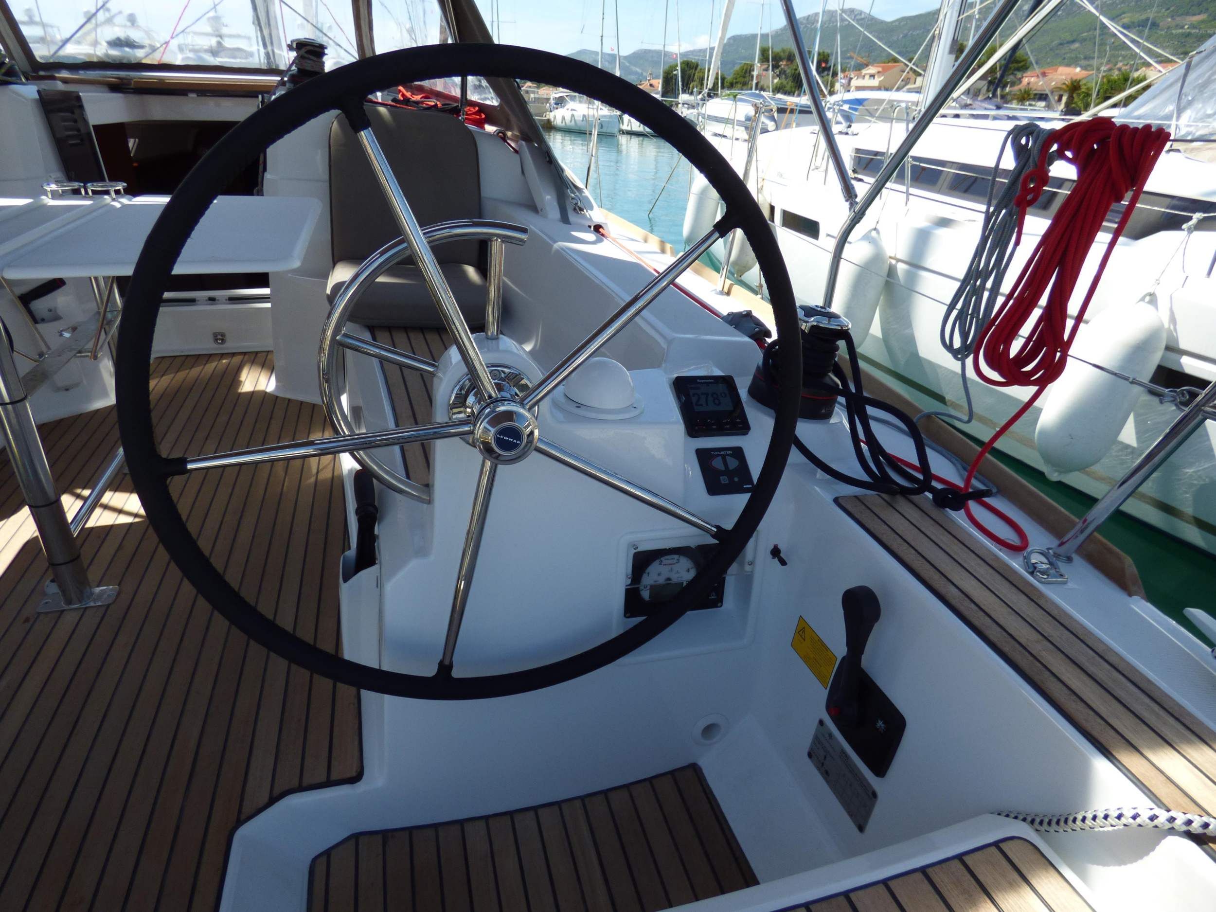 Sun Odyssey 389 — photo 8
