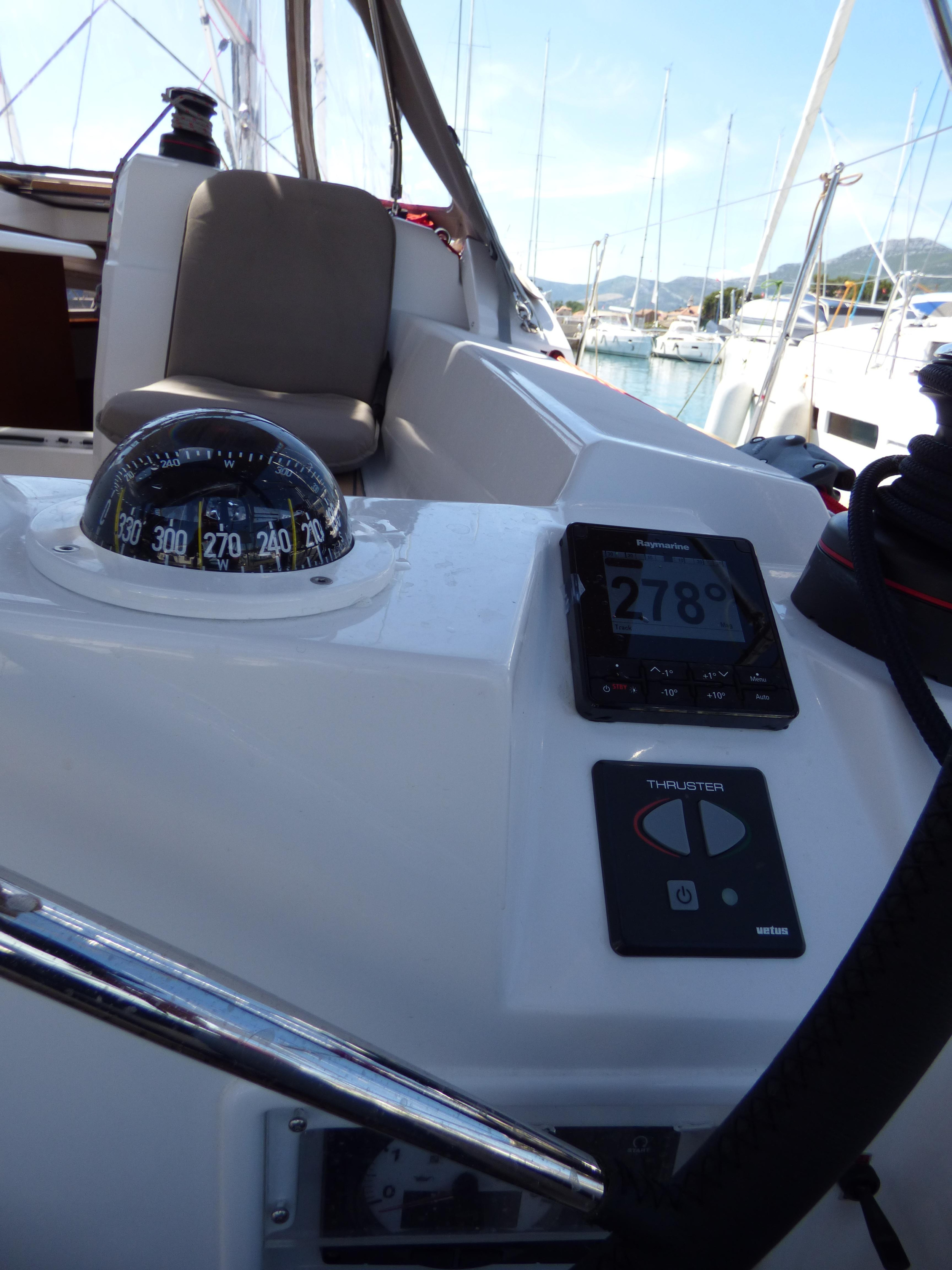 Sun Odyssey 389 — photo 6
