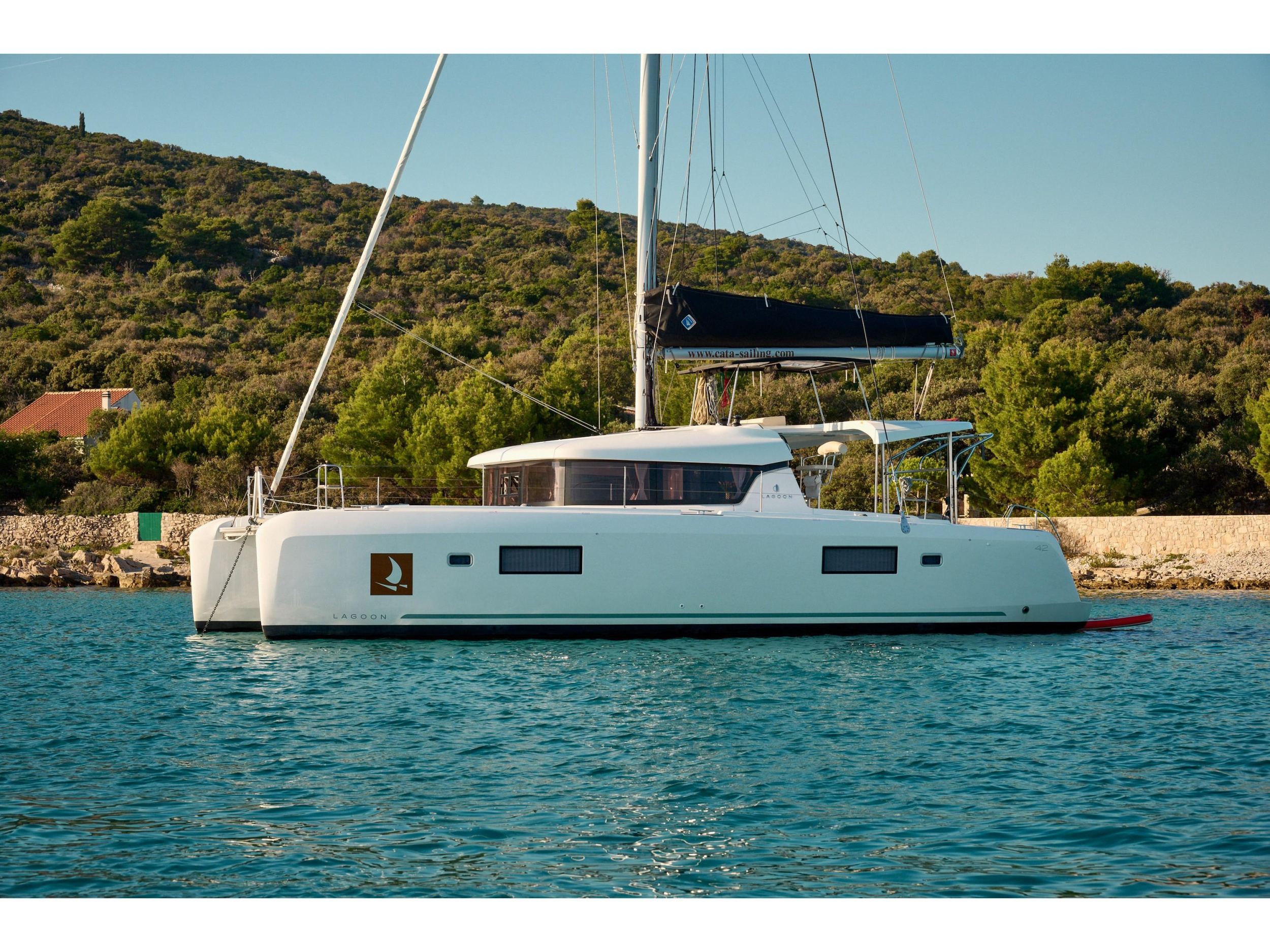 Lagoon 42 — photo 1