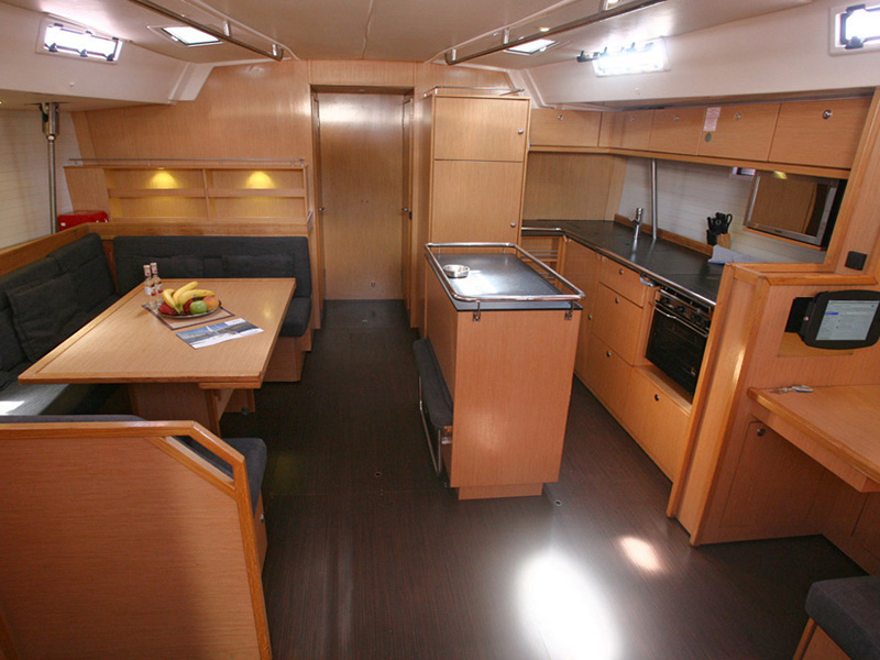 Bavaria 55 Cruiser — photo 12