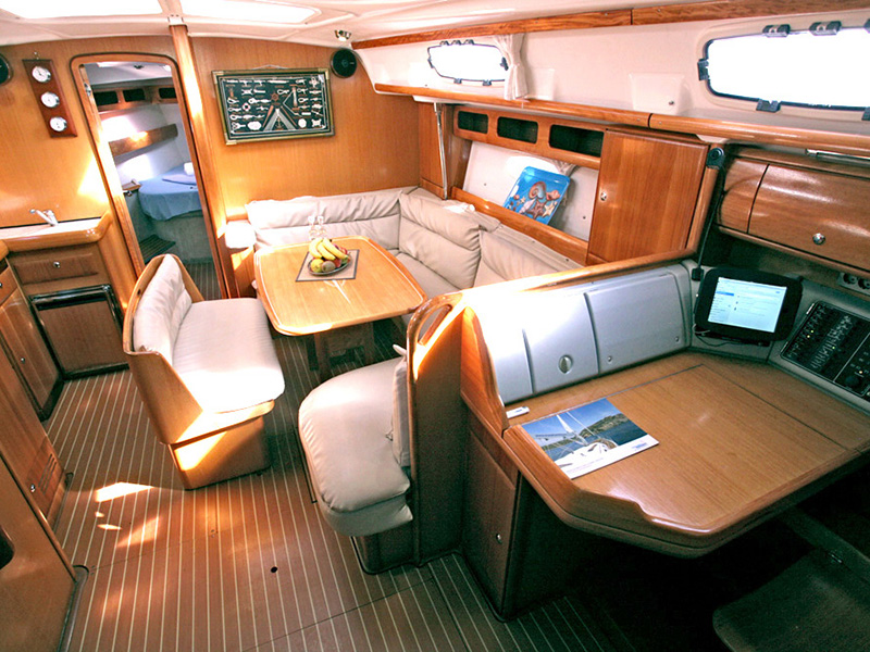 Bavaria 42 Cruiser — photo 9