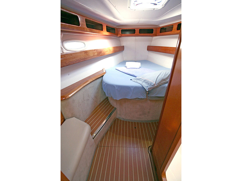 Bavaria 42 Cruiser — photo 10