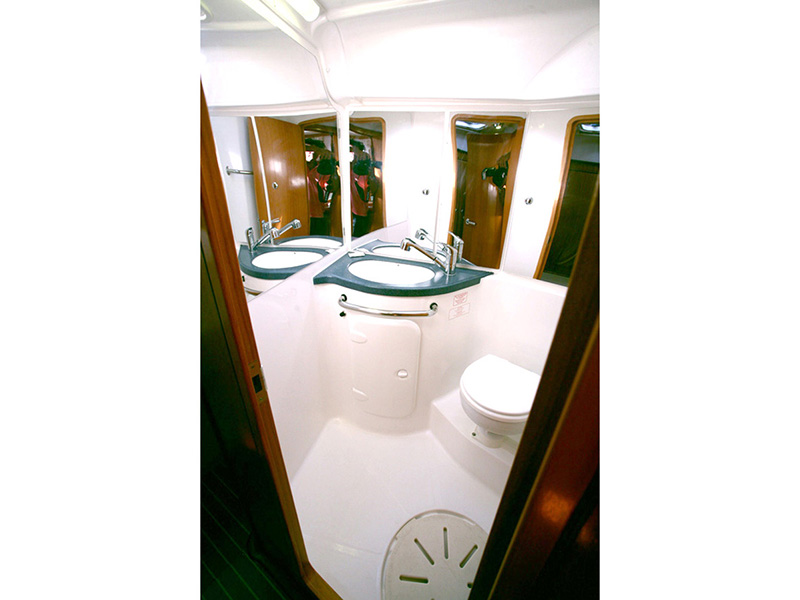 Bavaria 42 Cruiser — photo 19