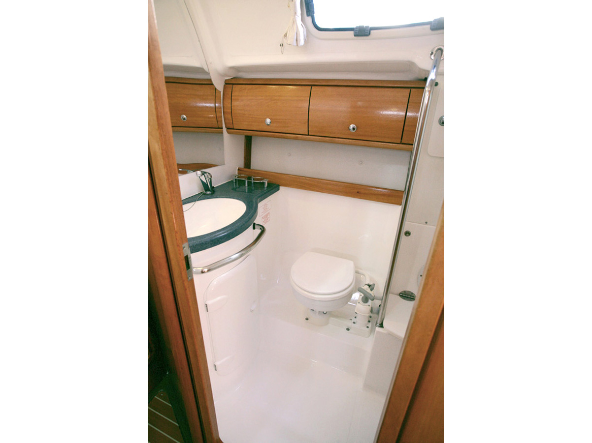 Bavaria 42 Cruiser — photo 12