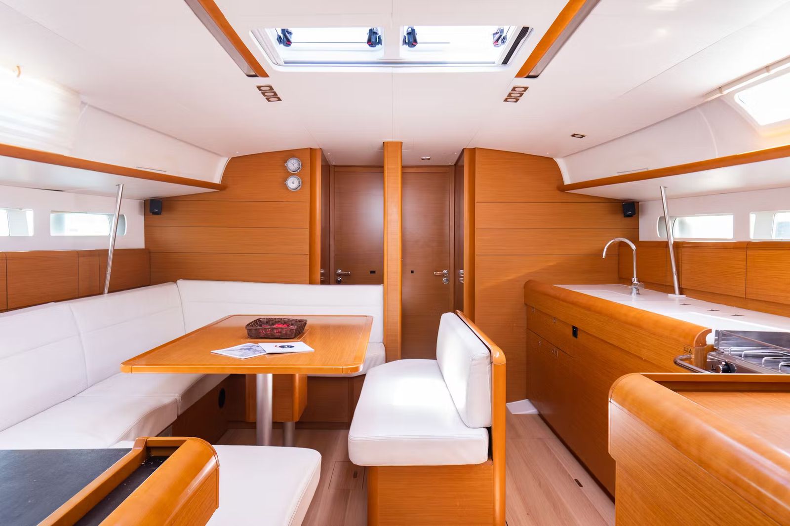 Sun Odyssey 440 — photo 6